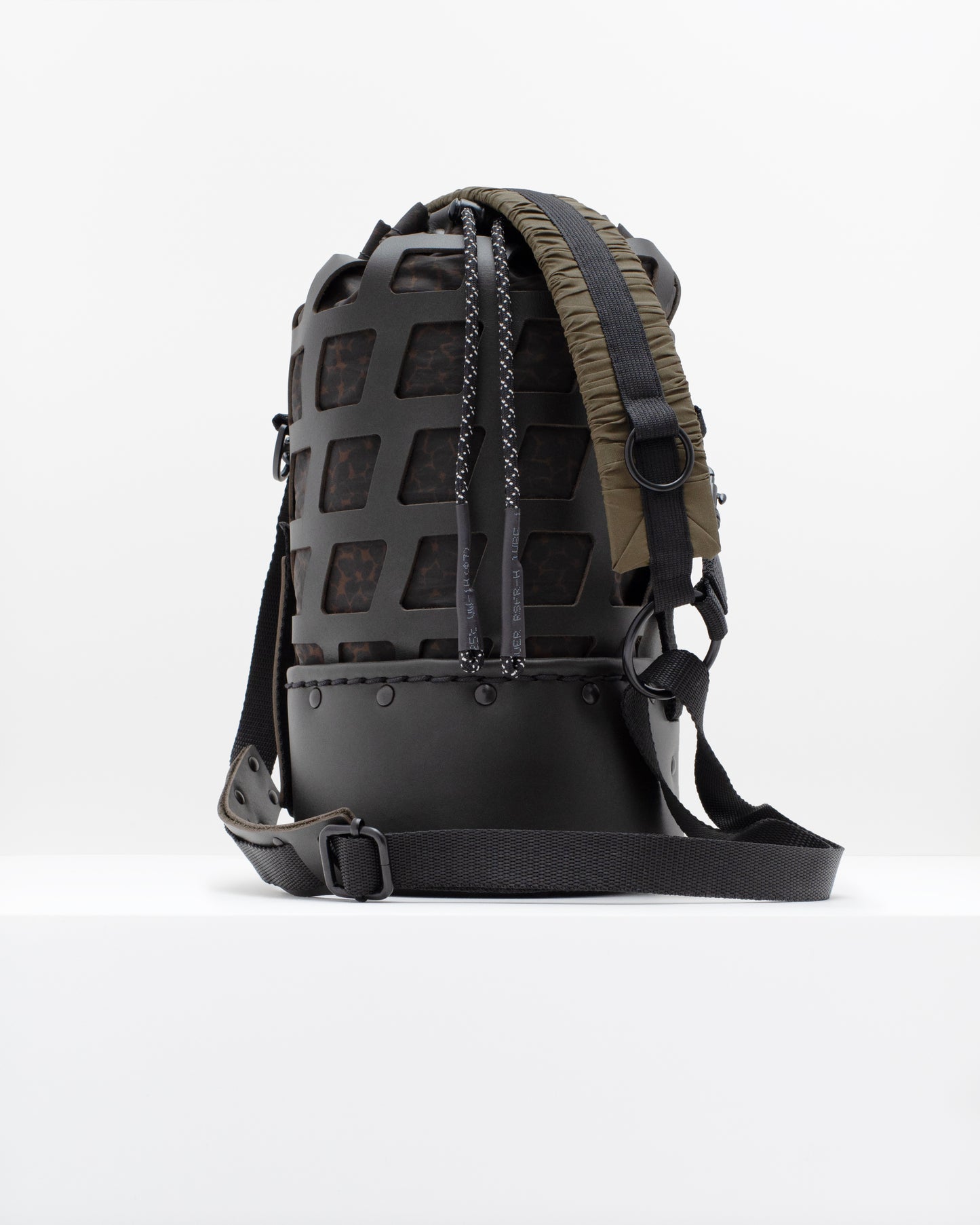 ATLAS — Le sac seau unisexe en cuir pleine fleur